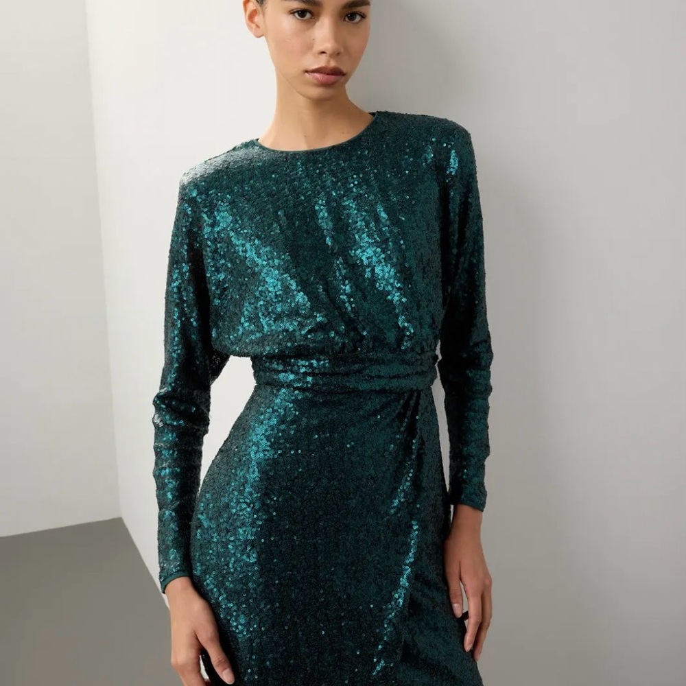 Donna Morgan Green Sequin Ruched Long Sleeve Dress